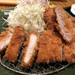 Tonkatsu Wakou - お肉の旨みが強いひれかつ。ごはん、お味噌汁、キャベツお替り自由はすごいサービスです