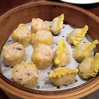 翠亨園 - 干し貝柱入り蒸しぎょうざ､広東風豚肉シュウマイ
