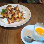 ごはん カフェ 鈴屋 - デザートのキャラメルワッフル、プリン