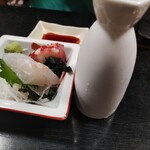 お食事処源氏 - ちょい飲みセット1200円　日本酒チョイス、将軍　冷　刺し身2種　小鉢は、ひじきでした、