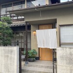 ひとひとくち - 隠れ家的な外観