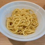 旋 - 後から提供の大盛分　茹でたて熱々の麺でした