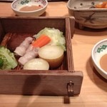 レストラン QUATRE CINQ (道後夢蔵) - 豚肉も甘い野菜蒸し