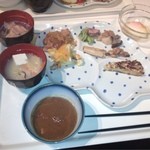 ややダイニング - 朝食2カレー、味噌汁、豚汁、グラタン、お好み焼き他