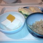 ややダイニング - 朝食2白雪豆腐、ミカンゼリー、炊き込みごはん