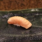 にぎり鮨 一五〇 - 炙りサーモン