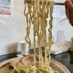 らー麺　Do・Ni・Bo - ちぢれ太麺をリフトUP⤴️