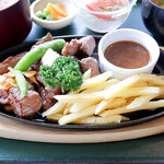 満濃ヒルズカントリークラブ - 角切りステーキ