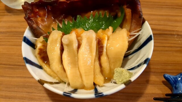 盛岡の居酒屋『宵待金魚』 &ndash; 魚料理と豊富なドリンクで楽しむ夜