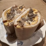 天然酵母の食パン専門店 つばめパン&Milk - サマートリュフのオムレツサンド（夏季限定）