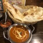 インド・ネパール料理 タァバン 松戸店 - 付け合わせの辛い玉ねぎ（左）が最高。