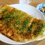 憩い処 やなせ - 料理写真:特製チーズフライ（350円） 直径28センチくらいはあろうかという巨大なフライ