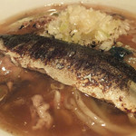 生碼麺食道 - 「サンマをトッピングした　生碼（サンマー）麺」：シャレから始まったメニューｗ　サンマのマリネを旨みたっぷりな餡が包んで甘酸っぱいコクが、トローンと！意外と合う♪