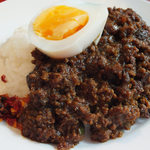 生碼麺食道 - 気まぐれタパス　「ドライカレー」：たっぷりの豚肉の旨みに襲われた後、
      引き潮のような、香味野菜の甘み♪
      香味野菜とカレーの香りのアラベスクです！
      