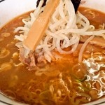 ハルピンラーメン - スープは癖になるわ