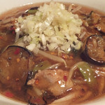 「茄子の激辛生碼麺」：ジワジワッと押し寄せてきます！
          チリ・ペッパーと花椒の爽快な痺れ感が♪
          