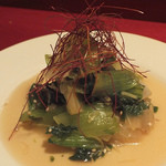 生碼麺食道 - 「青梗菜のおひたし」サクサクっと心地よい食感！ 精進料理に憧れる店主の“きまぐれタパス” ！ 昆布と椎茸の出汁を利かせ、生姜でサッパリ♪