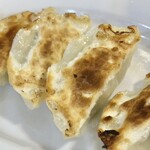 味世 - 餃子は5個300円　スタンダードな味わい