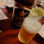 信州 ほるもん亭 - 瓶ビール (サッポロ黒ラベル)