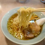 恵美飯店 - 麺は普通な柔らかさとなる。