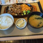 やよい軒 - みんなで同じ、ビーフレモン定食（税込980円）