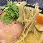 鳥そば 真屋 - 麺