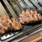 Yakiniku 名もなき名店へ 一切入魂一枚売り焼肉 - 