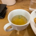 南海飯店 - やわらかい焼ソバのスープ