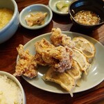 Sapporo Gyouza Kitarou - 油淋鶏４個&餃子４個…。