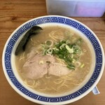 長浜豚骨まるえいラーメン - ラーメン　700円