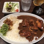 欧風カレー ソレイユ - チキンカレー ：辛口 、青しその実漬け、福神漬け、らっきょうをのせて