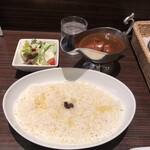 SOLEIL - チキンカレー ：辛口 、サービスサラダ付き