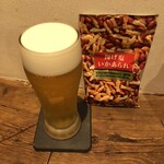 麹町いづみや しろ - 生ビール、揚げ塩いかあられ