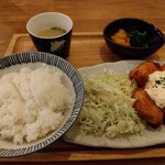 Yakitoriya Sumire - 自家製タルタルと黒酢のチキン南蛮。950円