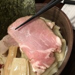 麺屋 ルリカケス - レア叉焼8×5㎝ぐらい