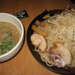 Matsutouseimen - 濃厚地鶏つけ麺のメガ盛り（千円）