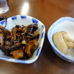 橋本食堂 - うなぎ肝焼きとゆでピーナッツ