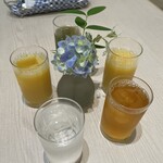 ザ フォレスト テラス - ドリンク写真:テーブルのお花が嬉しい