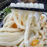 日の出製麺所 - モチっと粘り気があります。