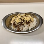 かれーの店 うどん  - チーズ、スパイシーひき肉