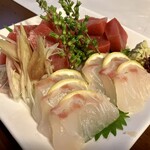 川庄 - 「鮪と鯛のお造り」