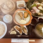 くいどうらく - 「蒸しカキ」の湯気がスゴイ！出来立てほやほや！