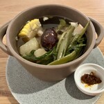 HENGEN - スープ：HENGENスタイルのバクテー 豚スペアリブと夏野菜（とうもろこし 瓜  空芯菜 椎茸）のスタミナ胡椒スープ 豆板醤