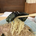 ラーメンショップ - 海苔を巻いて麺を食べてみました