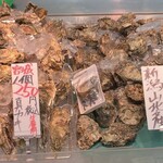 角上魚類 - 店内で生食可能な牡蠣