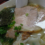 伊達屋 - 塩雲呑麺＋煮たまご＠ズームアップ