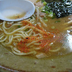 伊達屋 - 辛みを投入し啜る