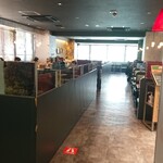 Saizeriya - 広々した店内。