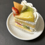 なかたに亭 - 750円。シャンティ。フレッシュでジューシーなフルーツ達。スポンジ生地も美味しい