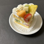 なかたに亭 - 生クリーム軽くて良い。